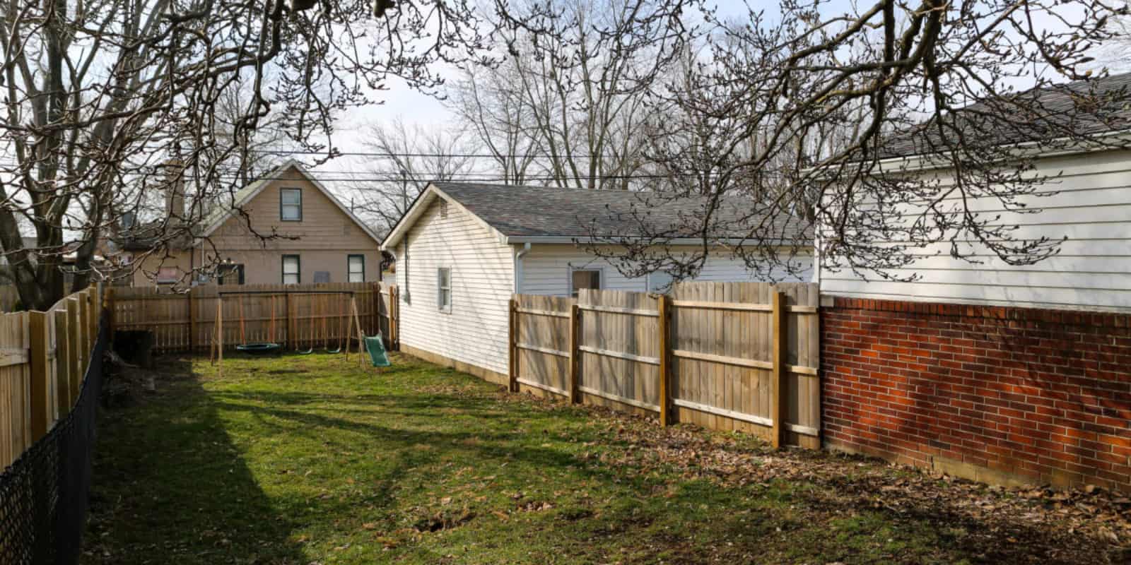 4 Bedroom 2.5 Bath For Sale with In Law Quarters and Private Fenced in Yard - 1009 E. Columbus Street Martinsville, IN 46151 - MSD Martinsville School District - Danielle Stiles Real Estate-23